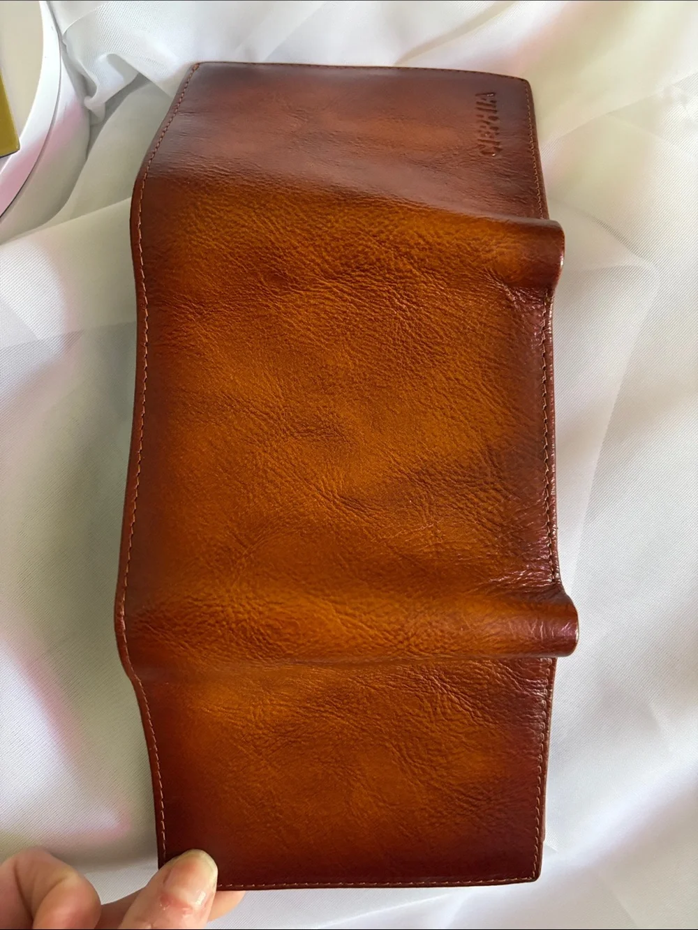 Men's Leather Trifold Wallet in Chestnut Brown